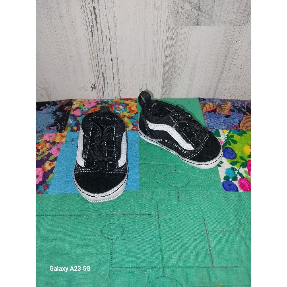 Vans Off the Wall Infant Classic Black And White Shoe Sneaker Size 2